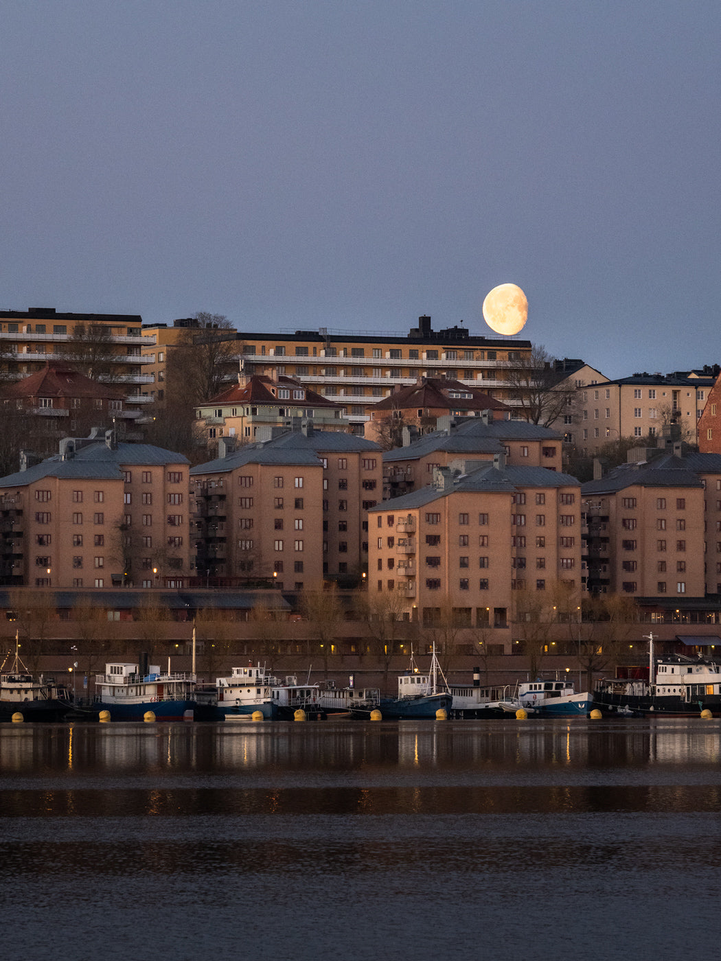 Månuppgång över Södermalm